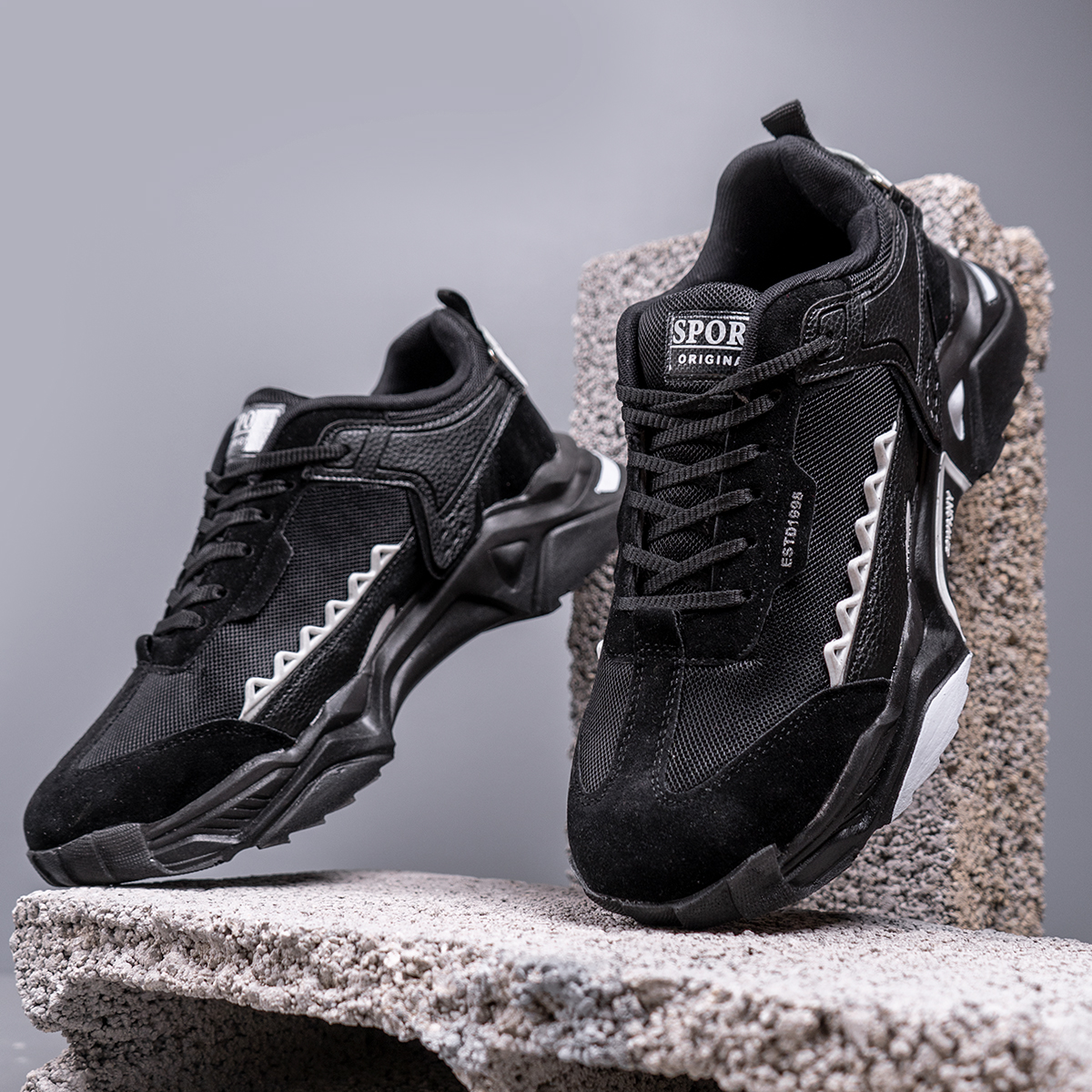 کفش ورزشی مردانه مشکی مدل KARVIN