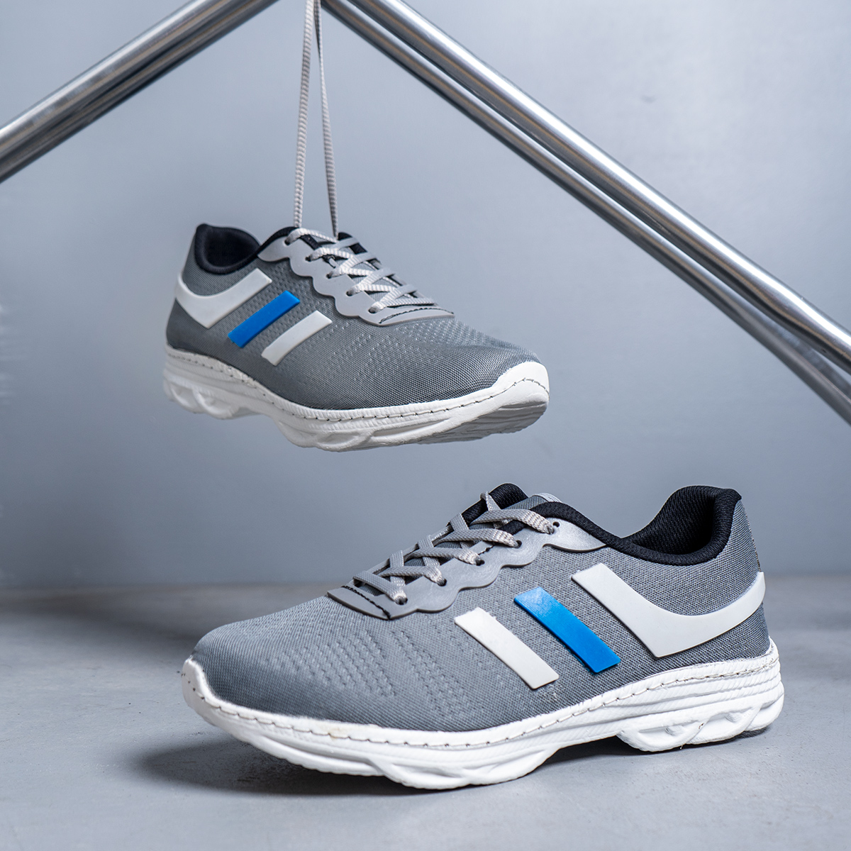 کفش ورزشی مردانه طوسی مدل Maverik