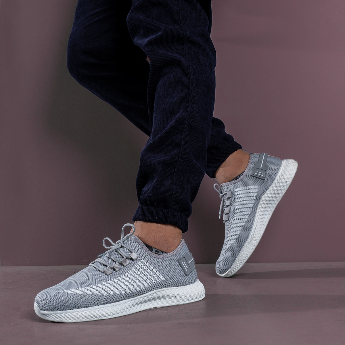 کفش ورزشی آف وایت مردانه طوسی روشن مدل Elio