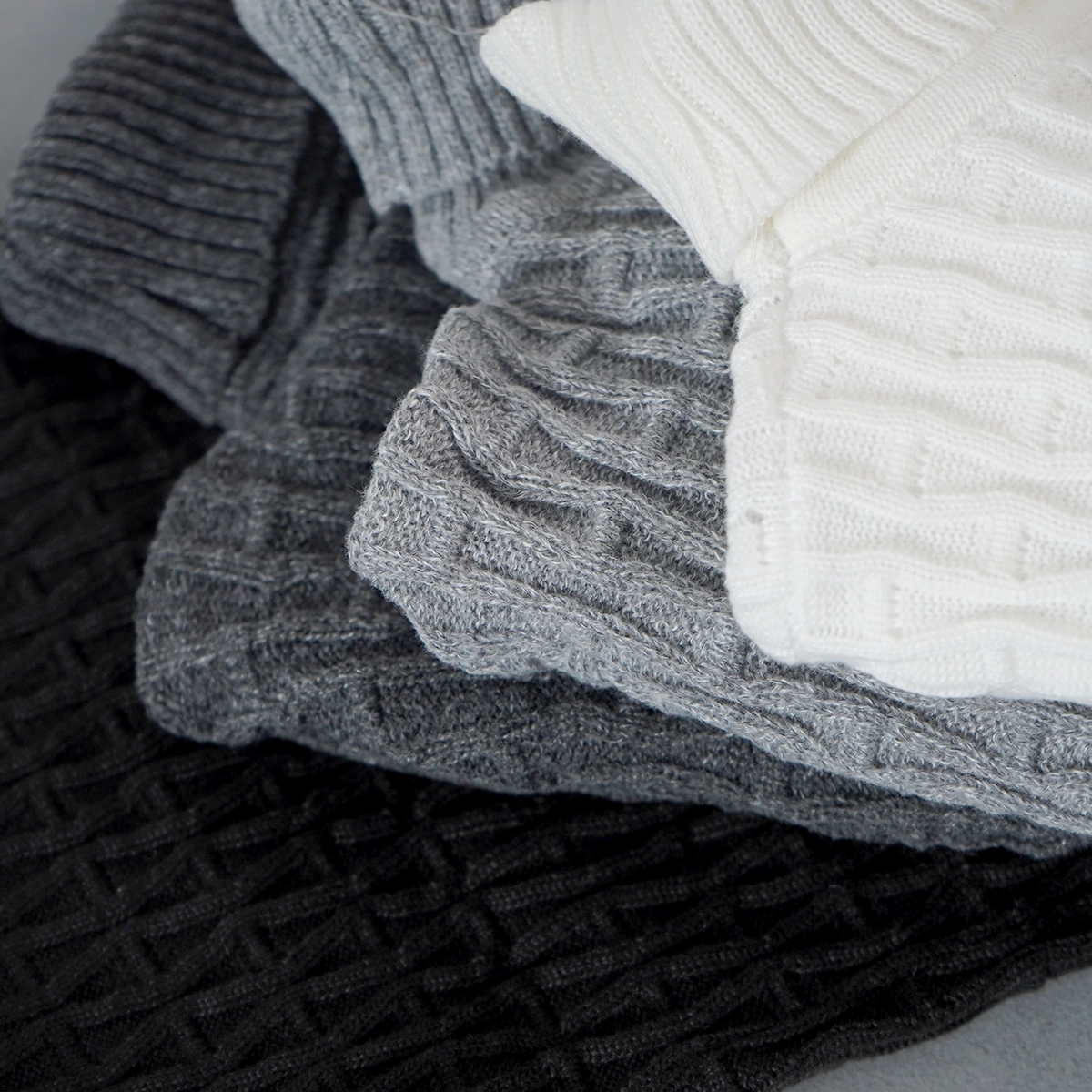 پلیور اندامی یقه اسکی سفید مردانه مدلotik