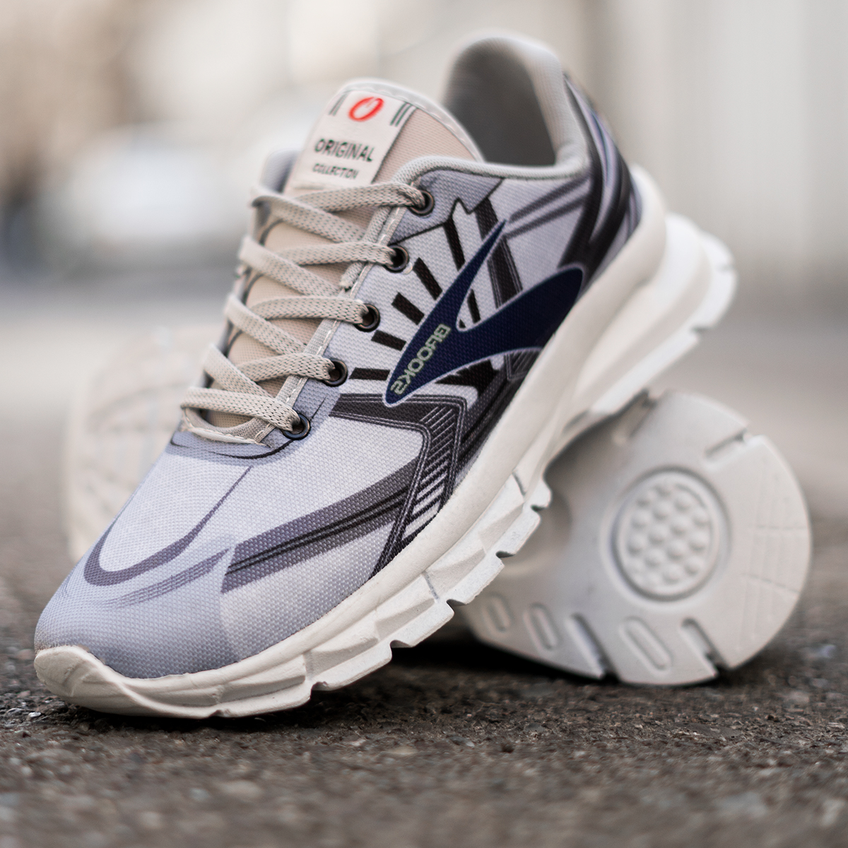 کفش ورزشی بروکس طوسی مردانه مدلgarsha