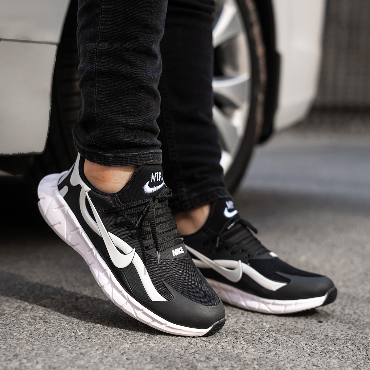 کفش ورزشی نایک مشکی سفید مدل Zaxi