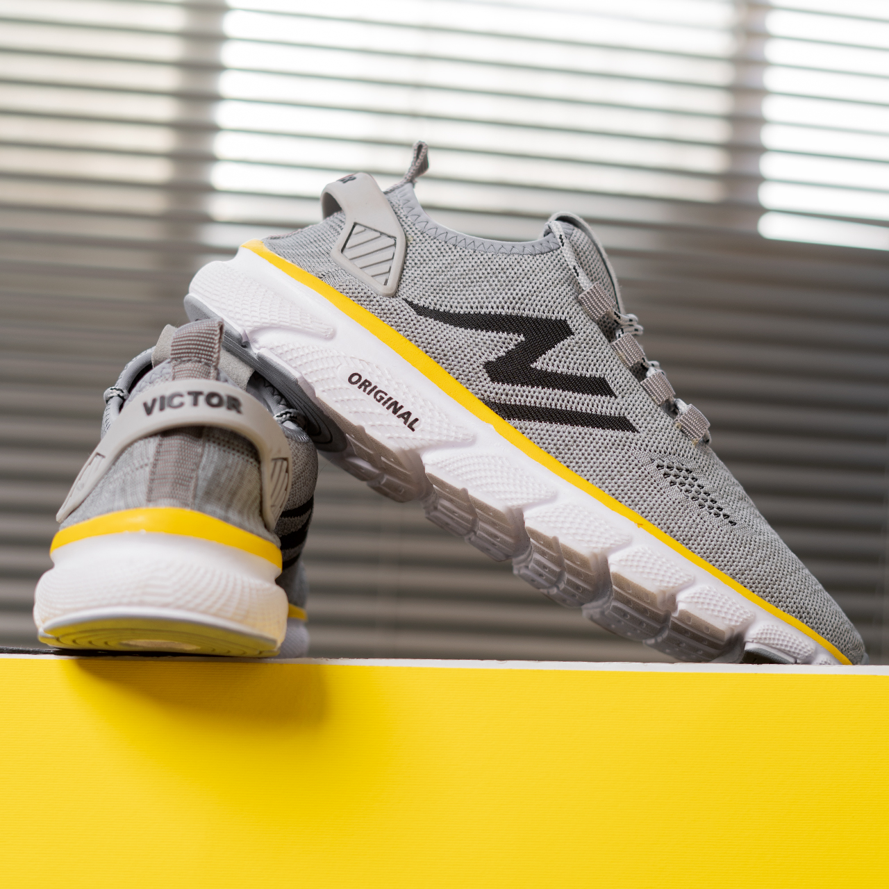 کفش ورزشی مردانه نیو بالانس طوسی مدل ZN008