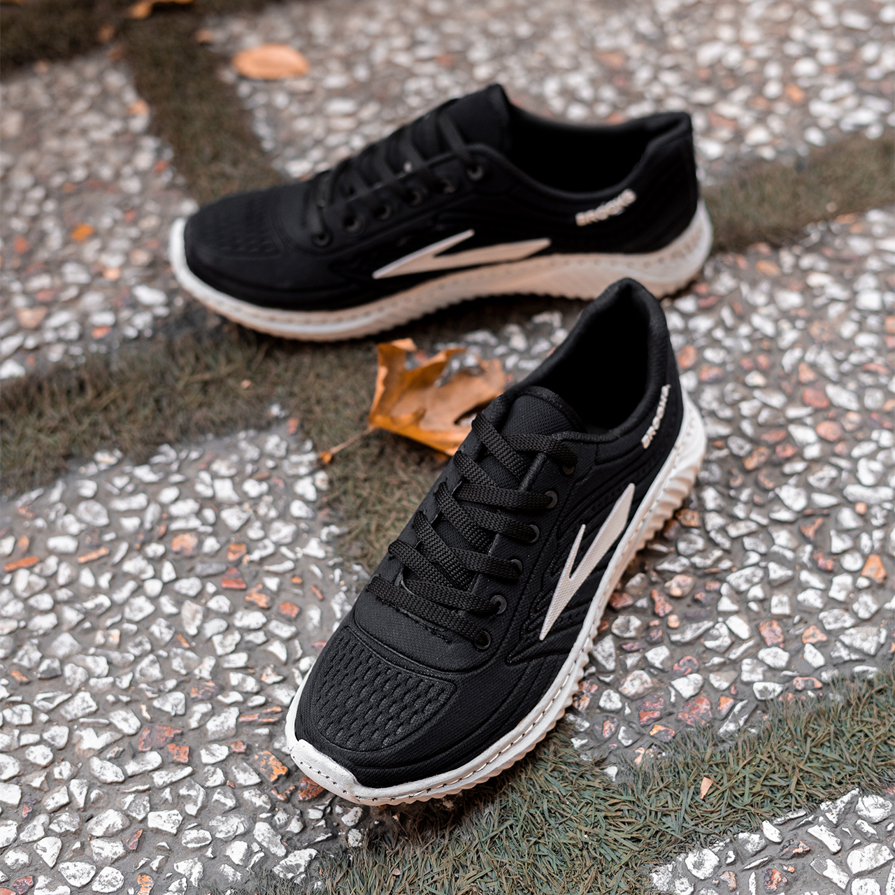 کفش ورزشی(T) مردانه مشکی سفید مدل A12