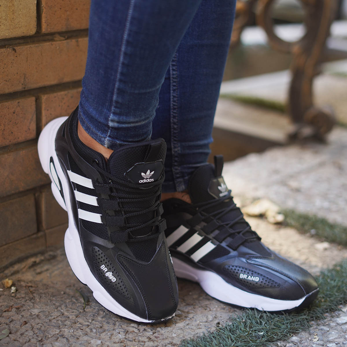 کفش ورزشی آدیداس مردانه مشکی سفید مدل Neko