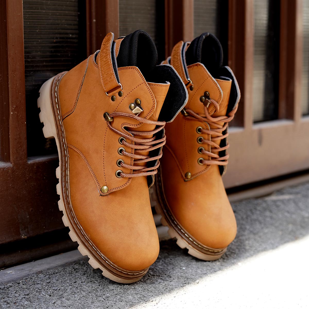 نیم بوت مردانه عسلی کاترپیلار مدل Hector