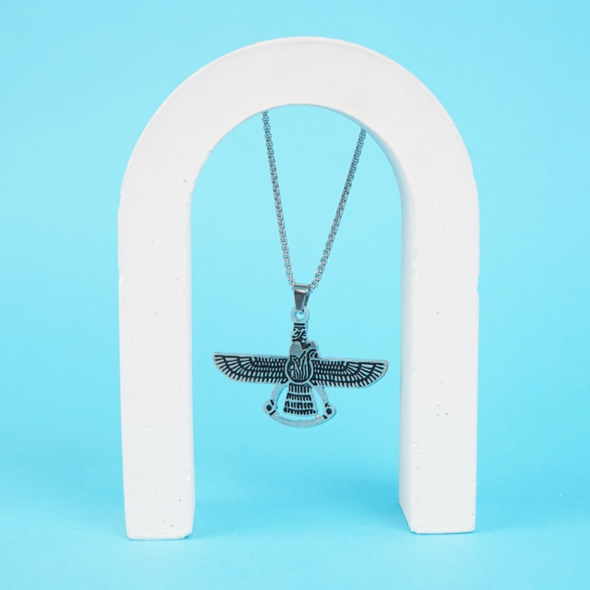 گردنبند نقره ای با آویز فروهر