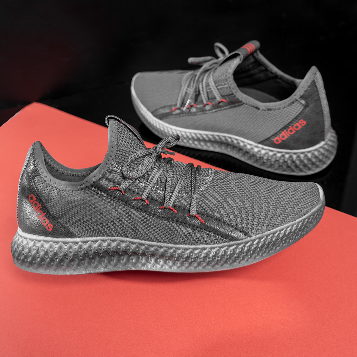 کفش ورزشی Adidas مردانه طوسی قرمز مدل Barni