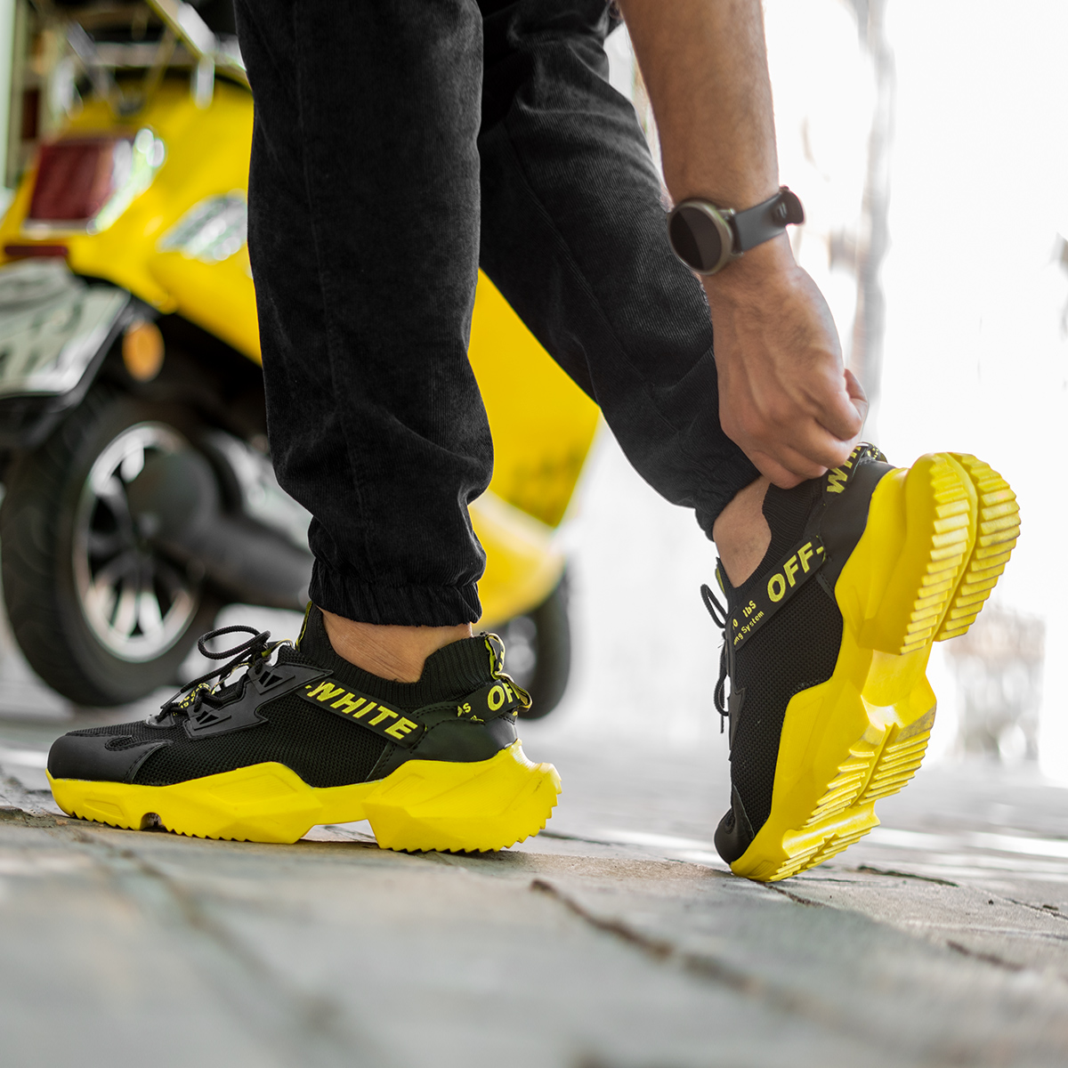 کفش ورزشی OFF WHITE مردانه مشکی زرد مدل Loka-