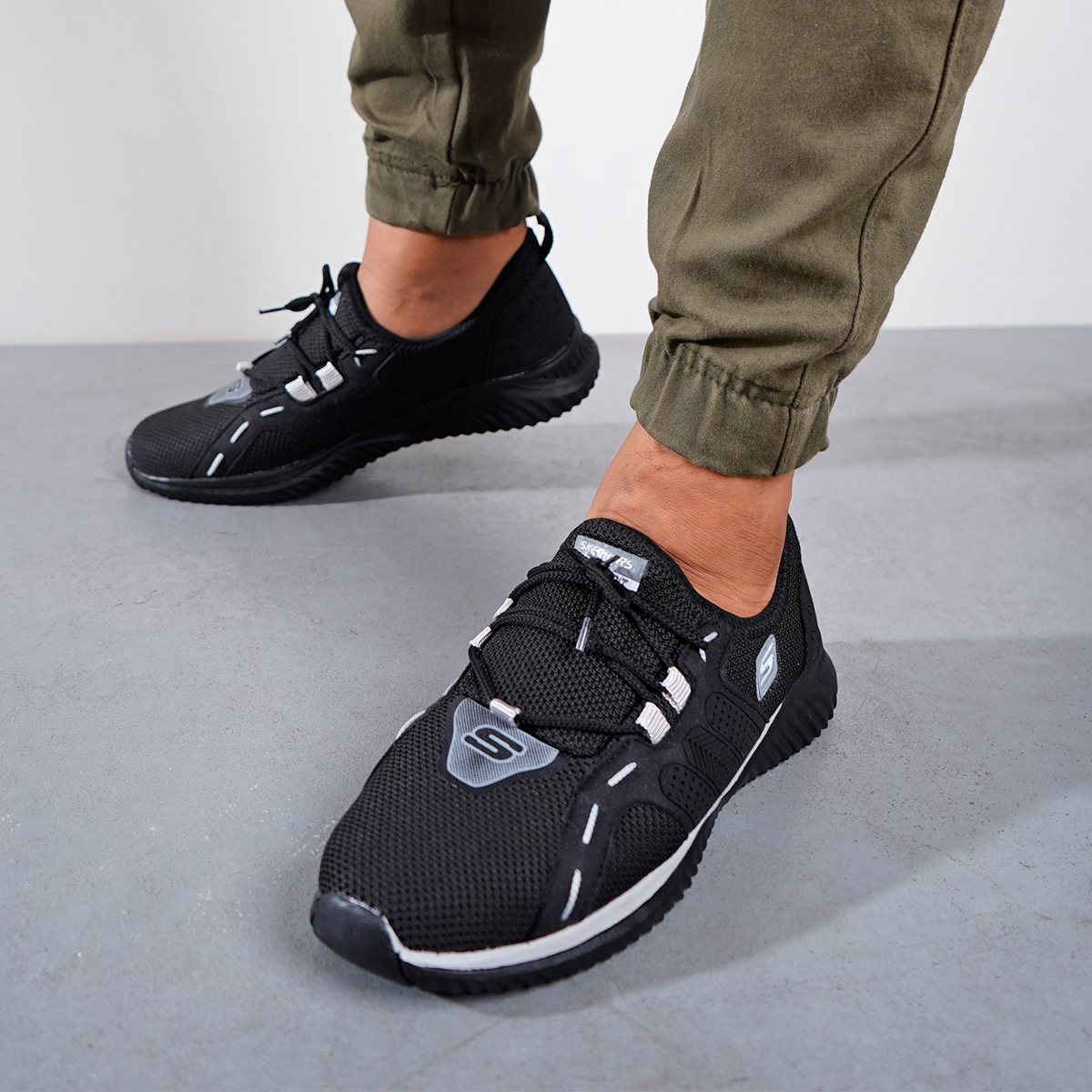 کفش ورزشیSKECHERS مردانه مشکی مدل Laviz