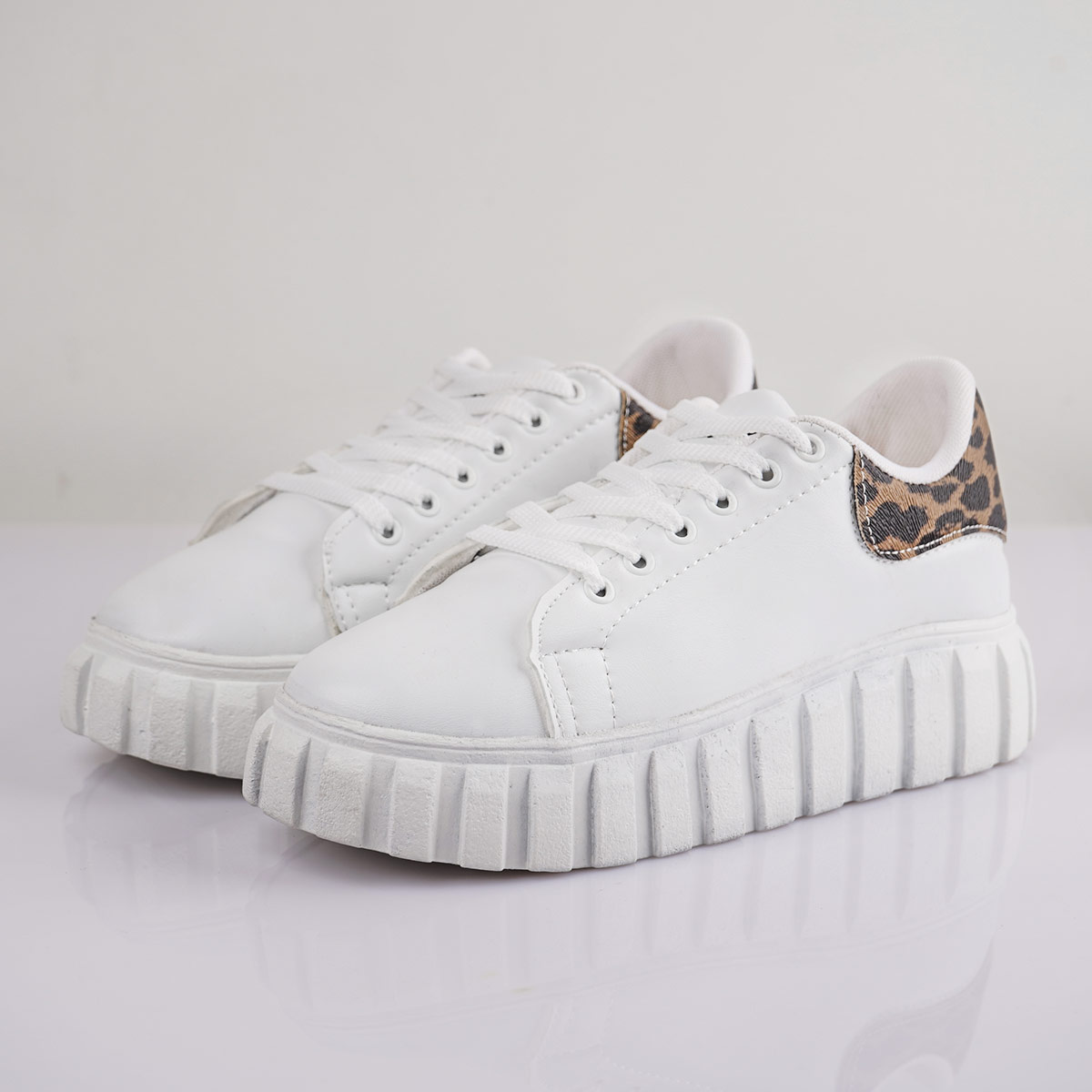 کفش ورزشی Smile زنانه مدل Zoya